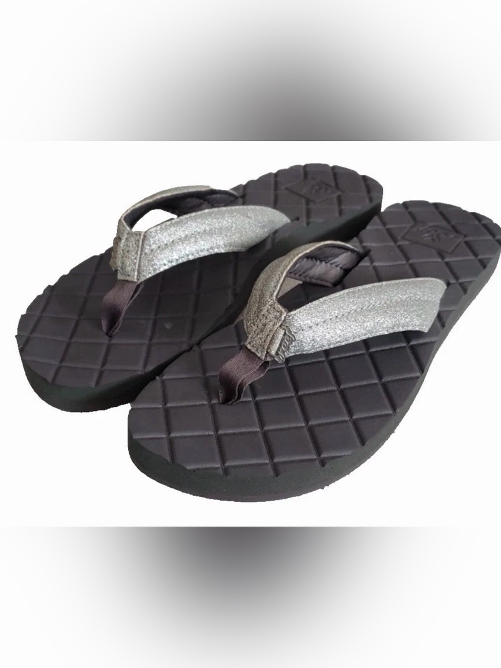 Women Reef Flip Flops with Silver Glitter Straps size 8.5